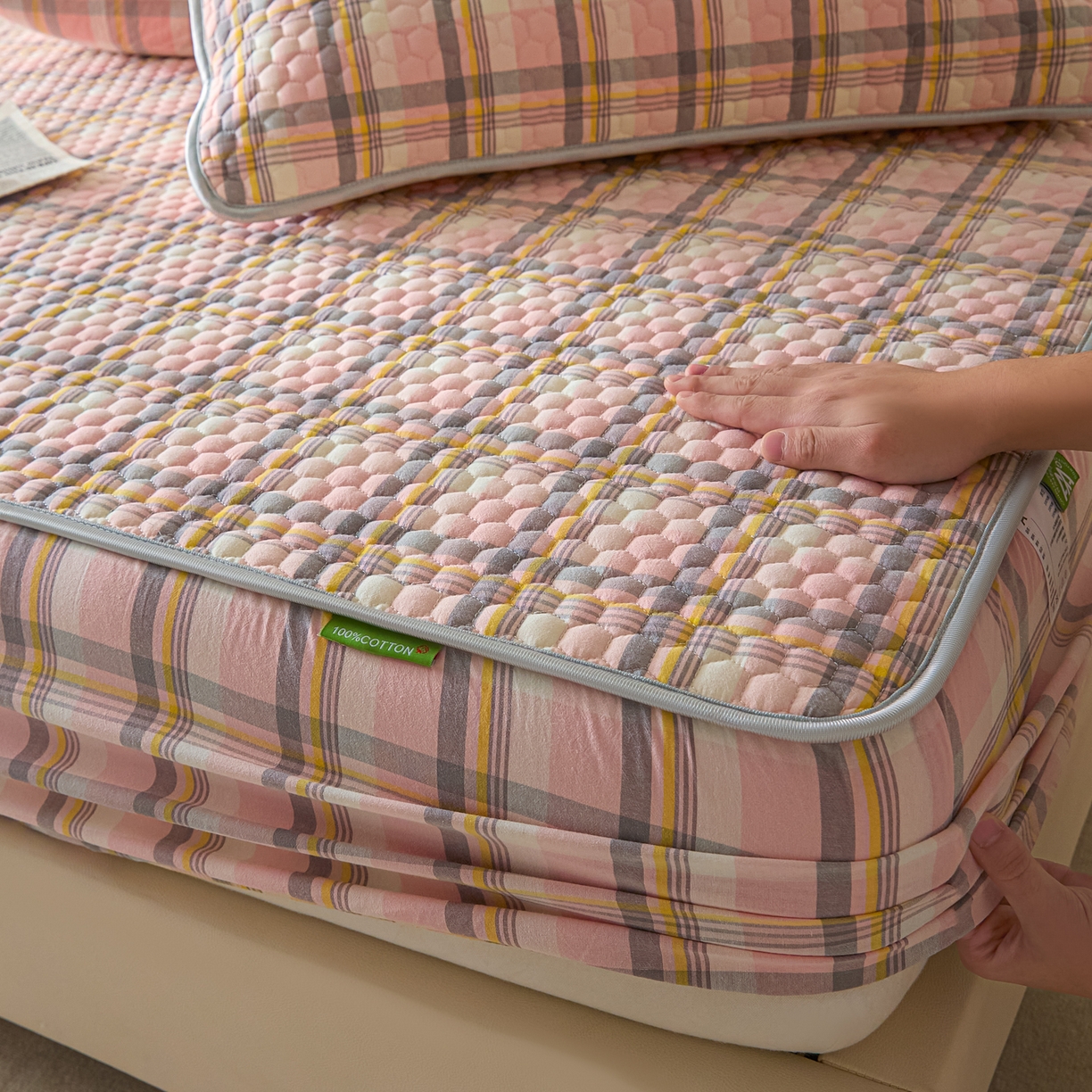 91家纺网 家纺一手货源 找家纺 芬晴家纺 2025新款色织全棉棉花床笠 清风-粉