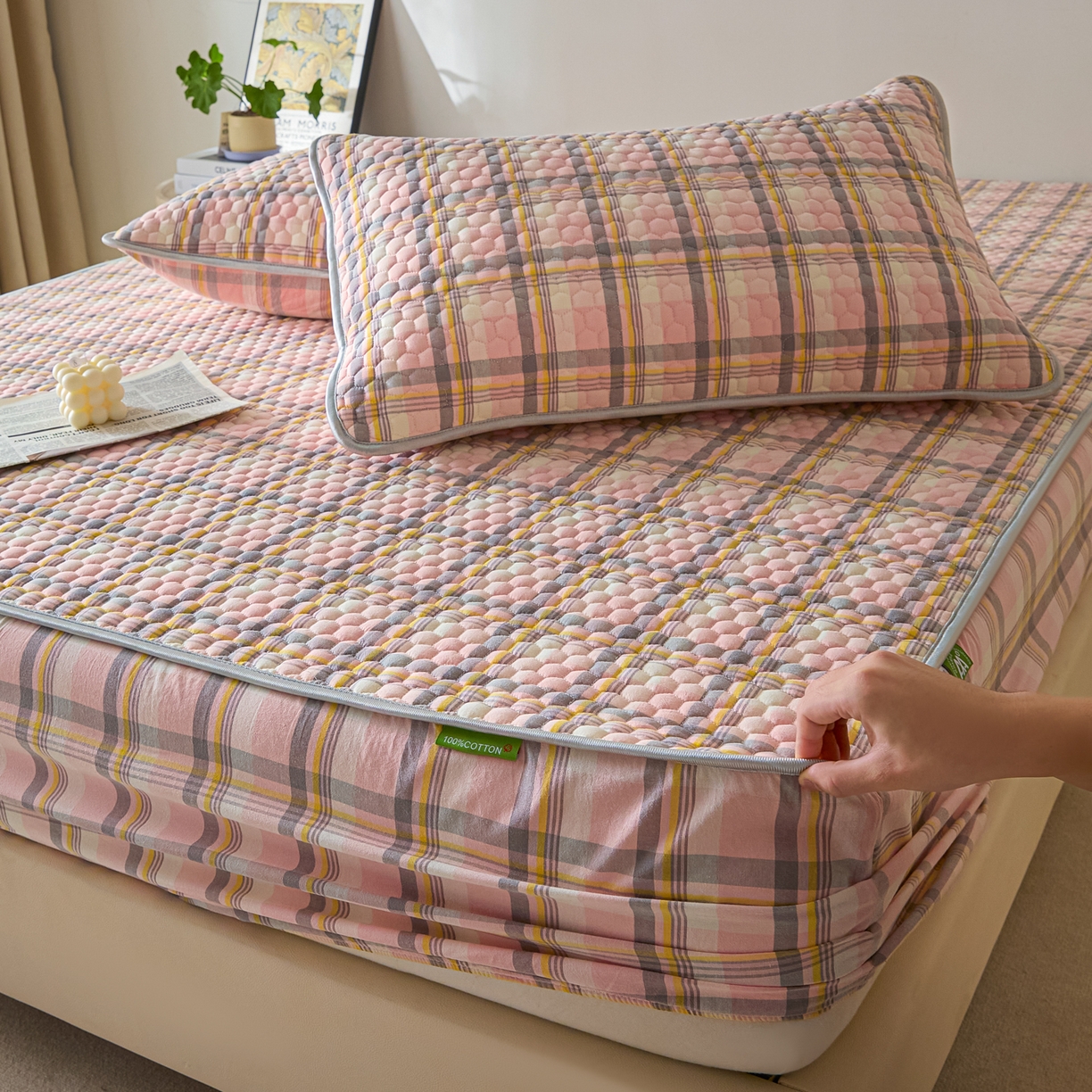 91家纺网 家纺一手货源 找家纺 芬晴家纺 2025新款色织全棉棉花床笠 清风-粉