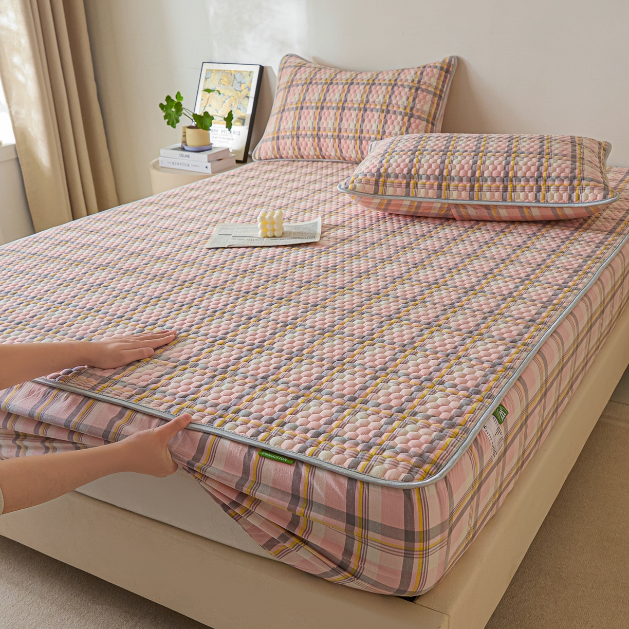 91家纺网 家纺一手货源 找家纺 芬晴家纺 2025新款色织全棉棉花床笠 清风-粉