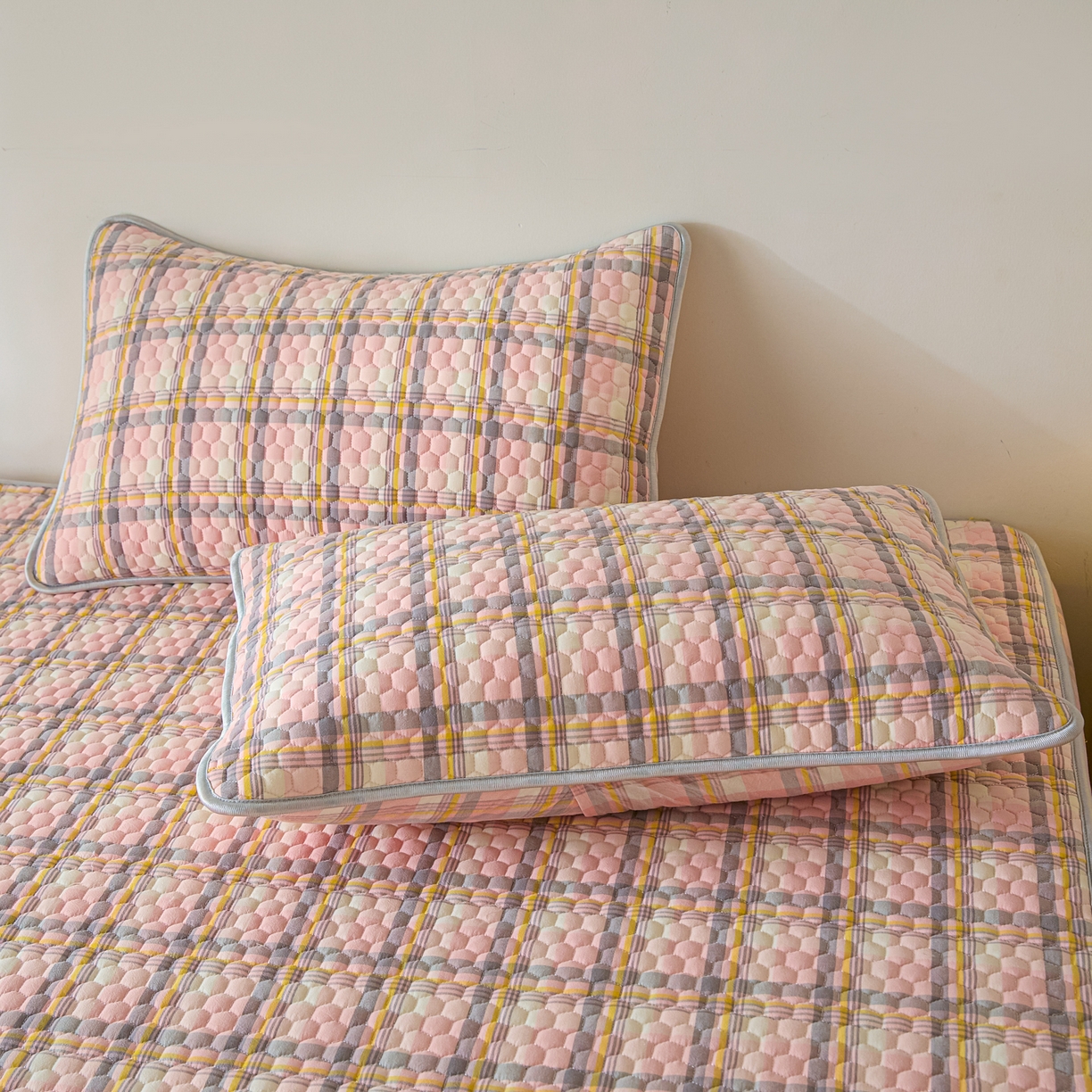 91家纺网 家纺一手货源 找家纺 芬晴家纺 2025新款色织全棉棉花床笠 清风-粉