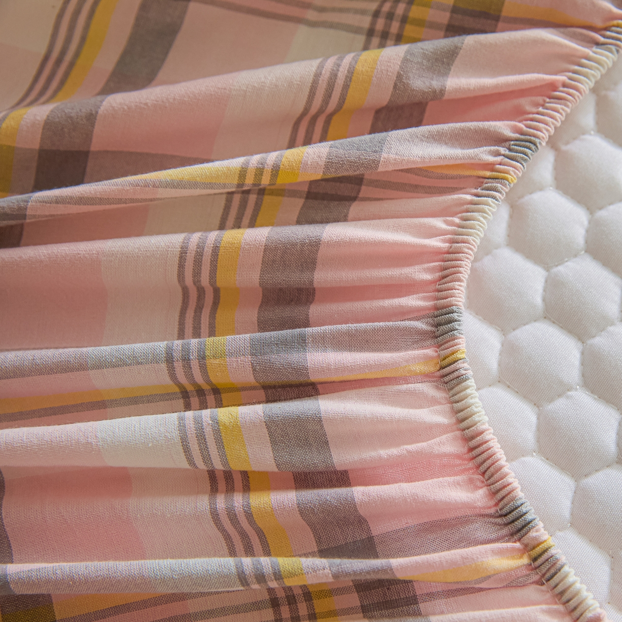 91家纺网 家纺一手货源 找家纺 芬晴家纺 2025新款色织全棉棉花床笠 清风-粉