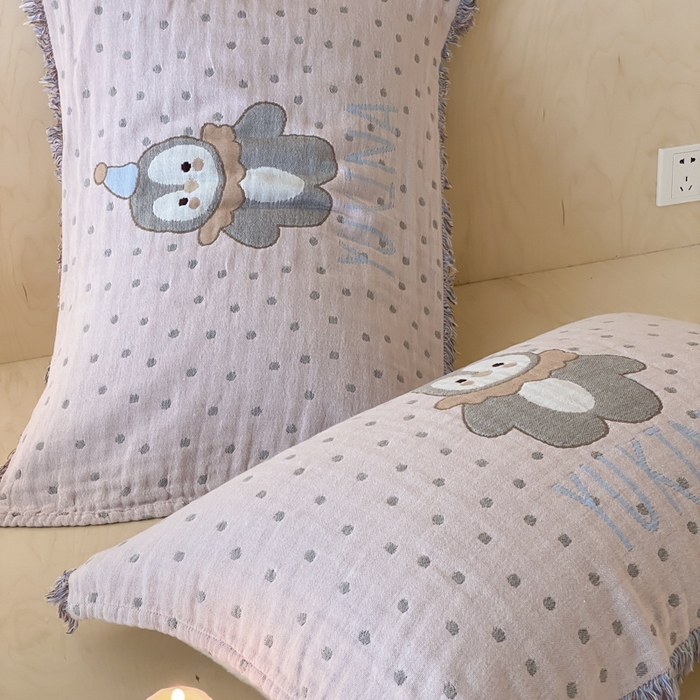 91家纺网 家纺一手货源 找家纺 麻依 2025新款全棉四层纱布软萌流苏枕巾 波点企鹅