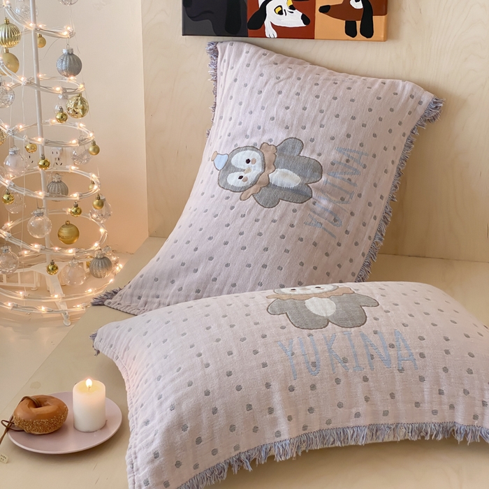 91家纺网 家纺一手货源 找家纺 麻依 2025新款全棉四层纱布软萌流苏枕巾 波点企鹅