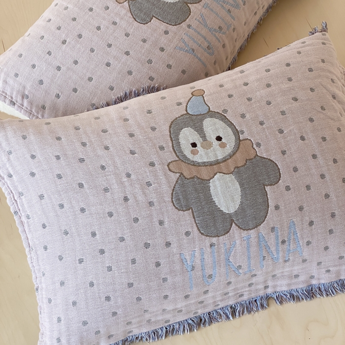 91家纺网 家纺一手货源 找家纺 麻依 2025新款全棉四层纱布软萌流苏枕巾 波点企鹅