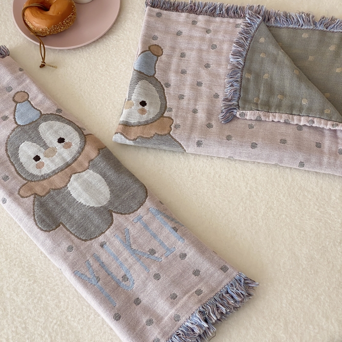 91家纺网 家纺一手货源 找家纺 麻依 2025新款全棉四层纱布软萌流苏枕巾 波点企鹅