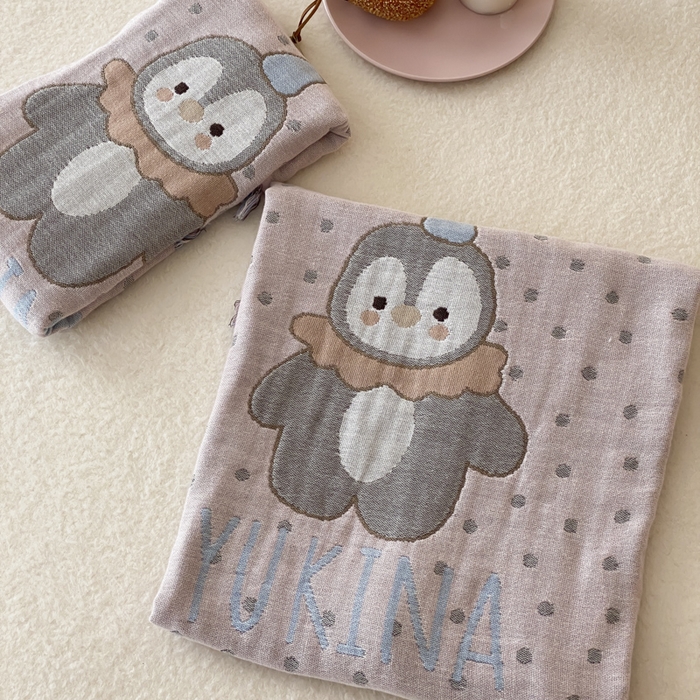 91家纺网 家纺一手货源 找家纺 麻依 2025新款全棉四层纱布软萌流苏枕巾 波点企鹅