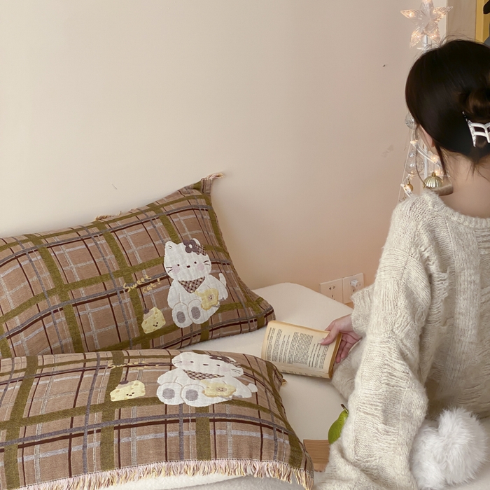 91家纺网 家纺一手货源 找家纺 麻依 2025新款全棉四层纱布软萌流苏枕巾 蛋糕小咪