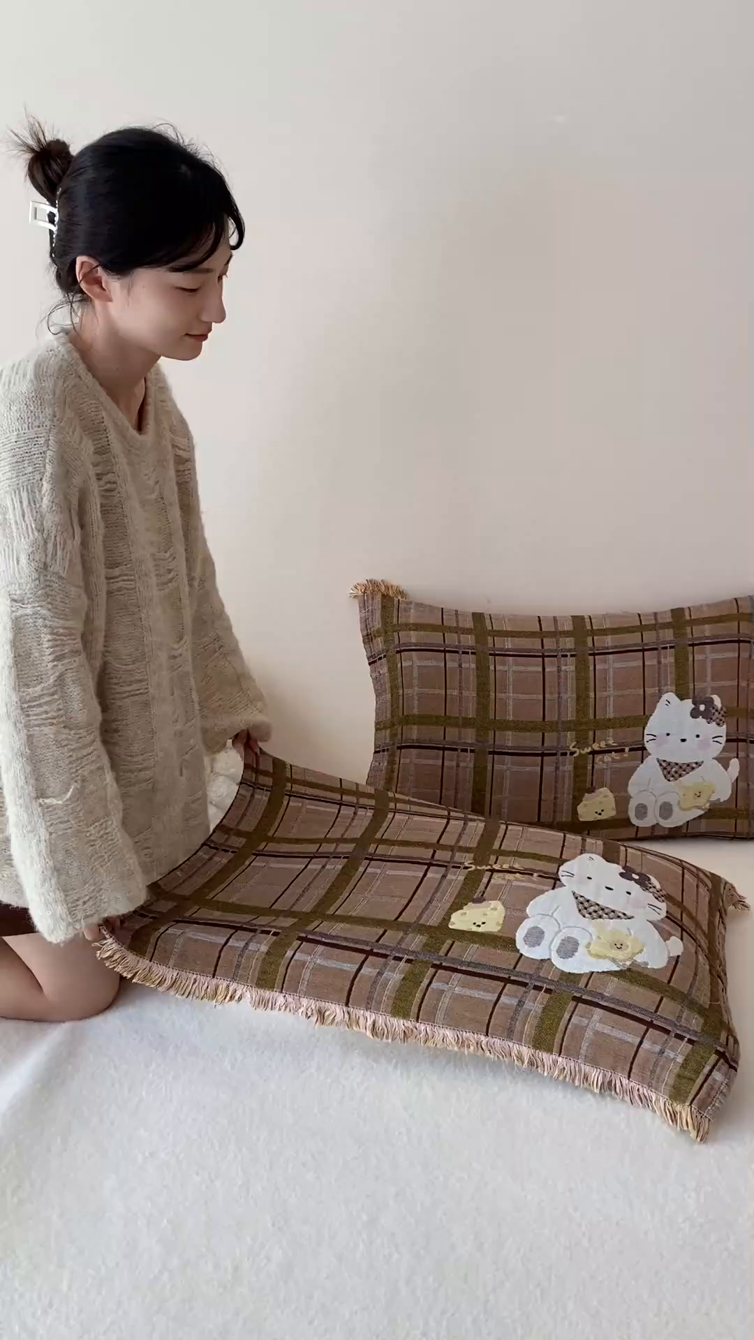 91家纺网 家纺一手货源 找家纺 麻依 2025新款全棉四层纱布软萌流苏枕巾 蛋糕小咪