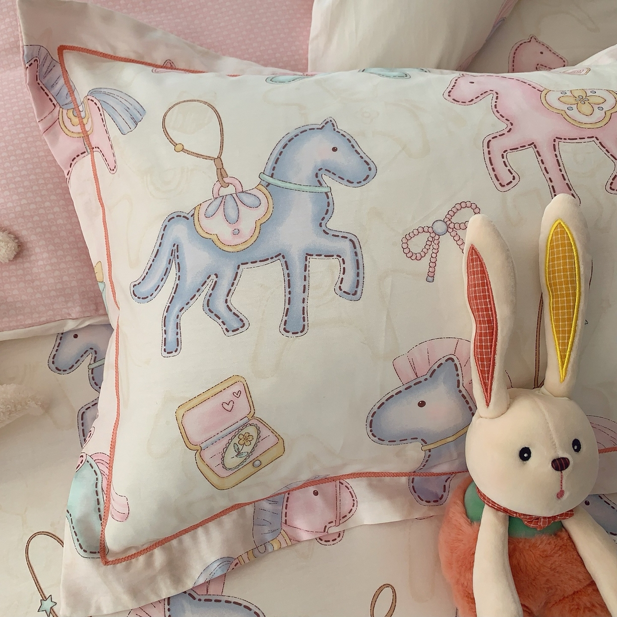 91家纺网 家纺一手货源 找家纺 莱豫家纺 2026新款全棉纯棉小清新印花四件套-第一波 飞马城堡