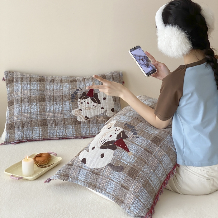 91家纺网 家纺一手货源 找家纺 麻依 2025新款全棉四层纱布软萌流苏枕巾 调皮小猫