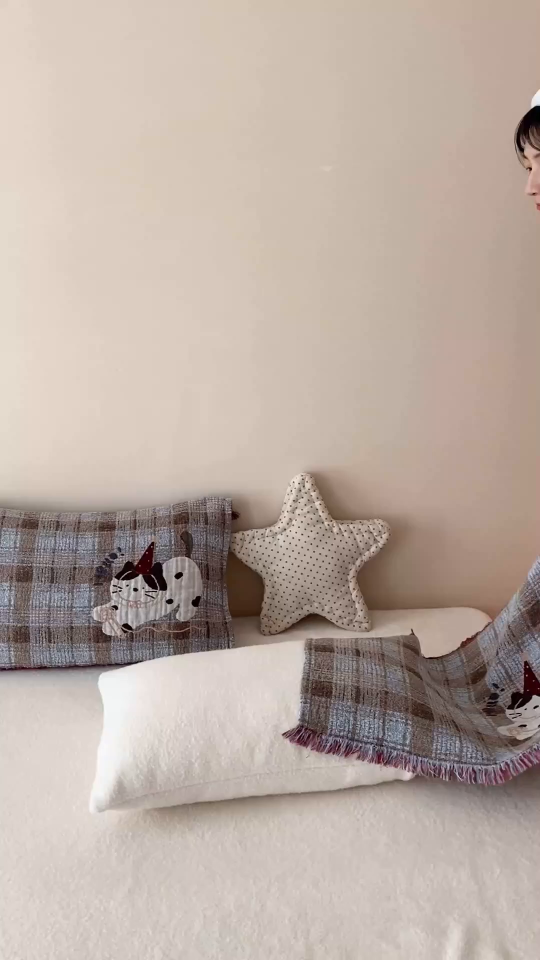 91家纺网 家纺一手货源 找家纺 麻依 2025新款全棉四层纱布软萌流苏枕巾 调皮小猫