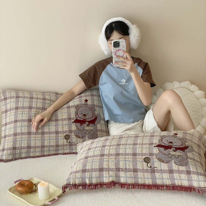 91家纺网 家纺一手货源 找家纺 麻依 2025新款全棉四层纱布软萌流苏枕巾 锣鼓小熊