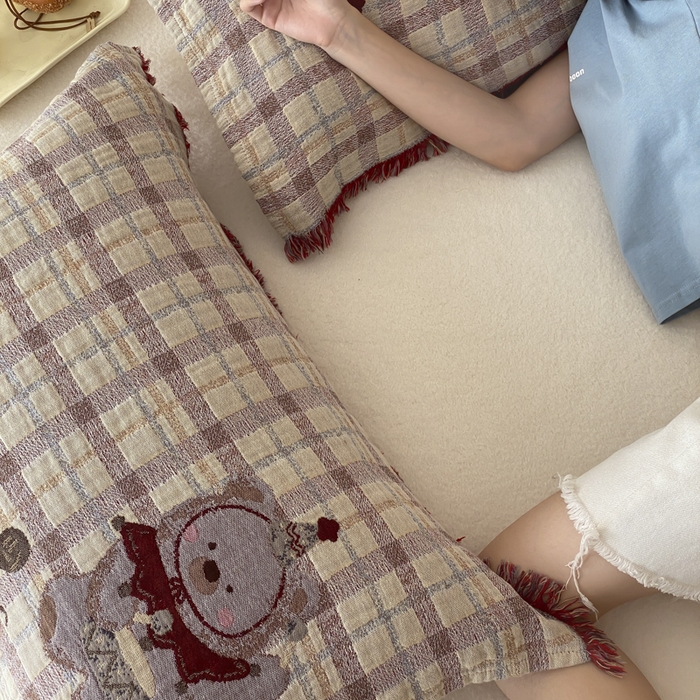 91家纺网 家纺一手货源 找家纺 麻依 2025新款全棉四层纱布软萌流苏枕巾 锣鼓小熊