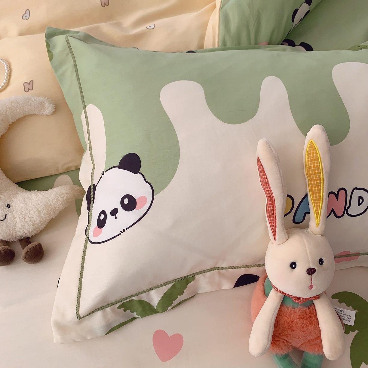 91家纺网 家纺一手货源 找家纺 莱豫家纺 2026新款全棉纯棉小清新印花四件套-第一波 快乐熊猫绿