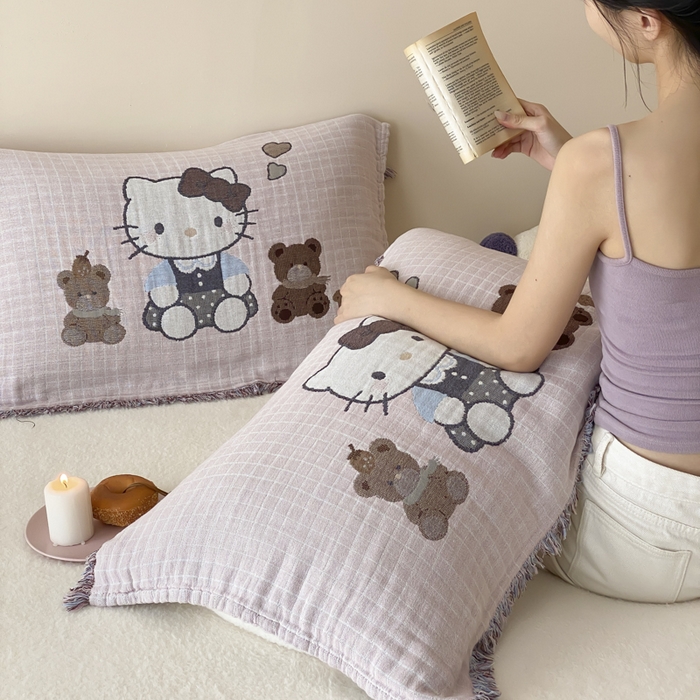 91家纺网 家纺一手货源 找家纺 麻依 2025新款全棉四层纱布软萌流苏枕巾 玩偶熊KT