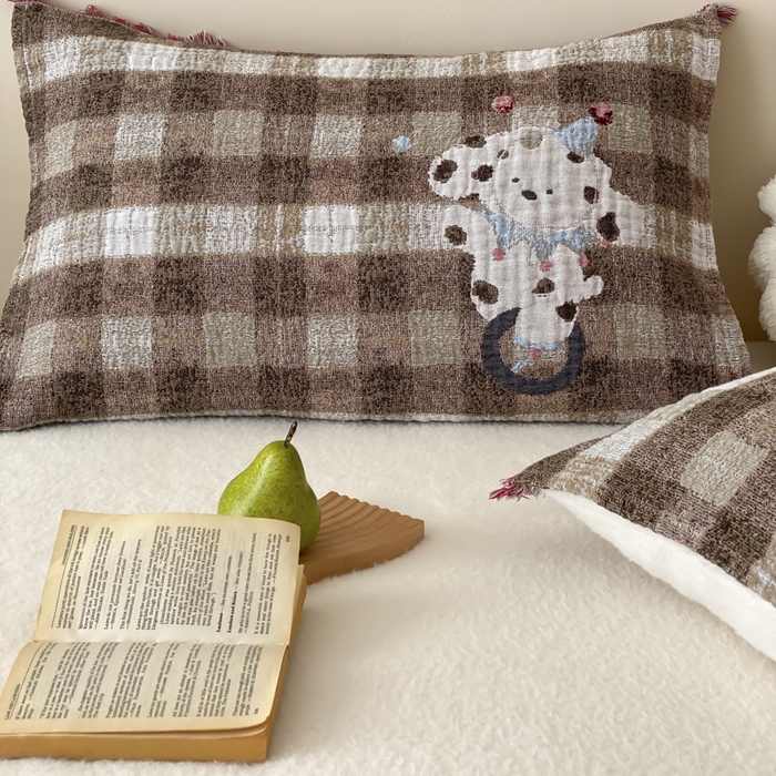 91家纺网 家纺一手货源 找家纺 麻依 2025新款全棉四层纱布软萌流苏枕巾 杂技小狗