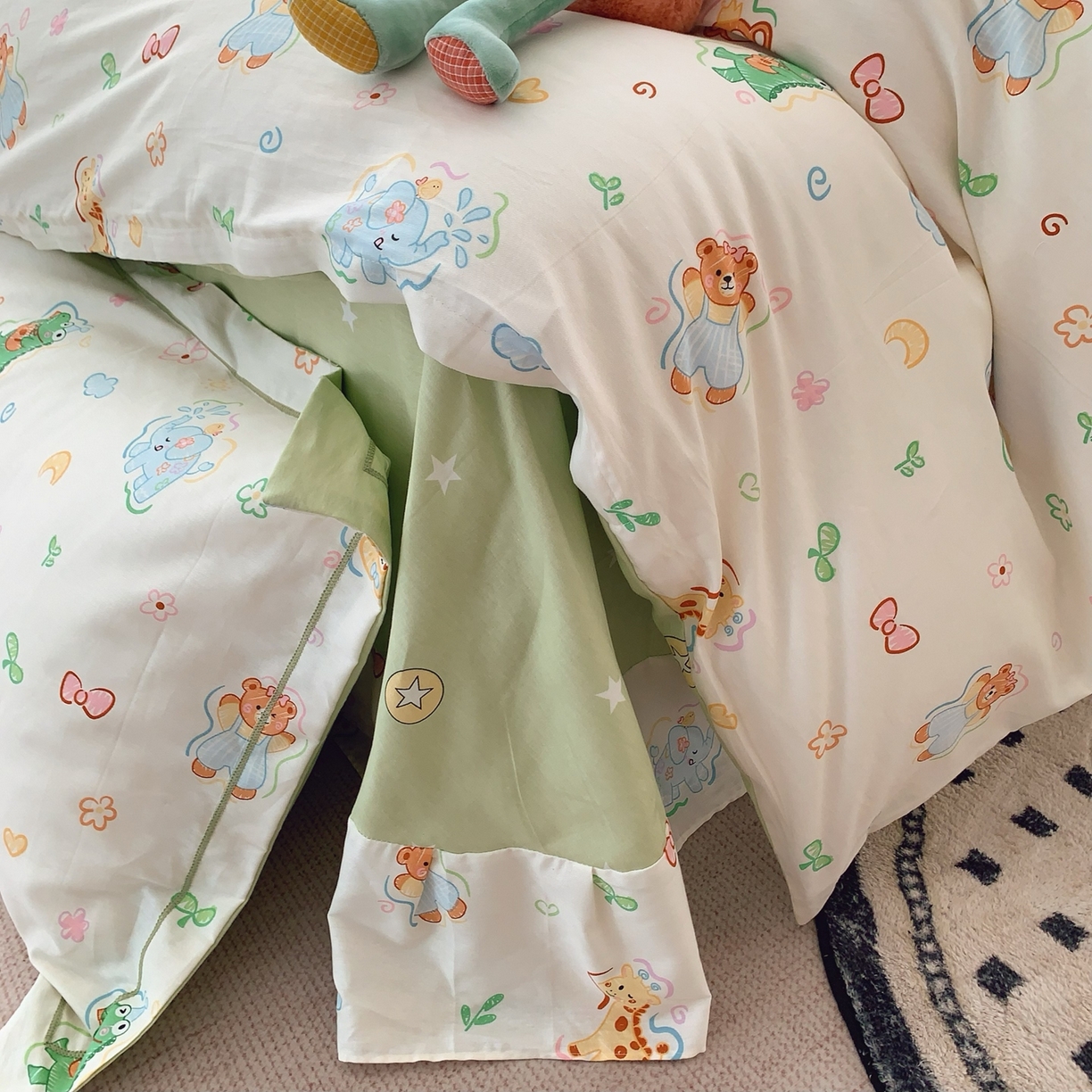 91家纺网 家纺一手货源 找家纺 莱豫家纺 2026新款全棉纯棉小清新印花四件套-第一波 森林奇遇记