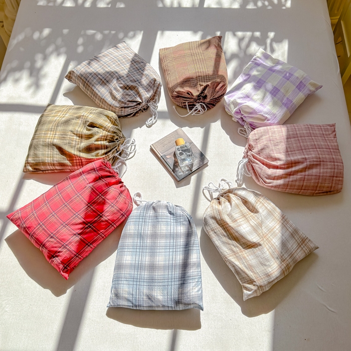 91家纺网 家纺一手货源 找家纺 （总）富阿娜家纺 2026年新款小布袋简约复古花边床笠三件套