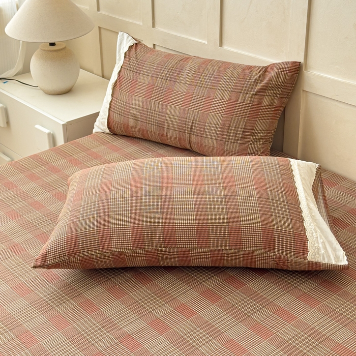 91家纺网 家纺一手货源 找家纺 富阿娜家纺 2026年新款小布袋简约复古花边床笠三件套 赤淘暖格