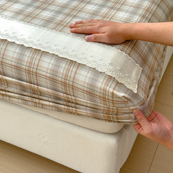 富阿娜家纺 2026年新款小布袋简约复古花边床笠三件套 焦糖格纹