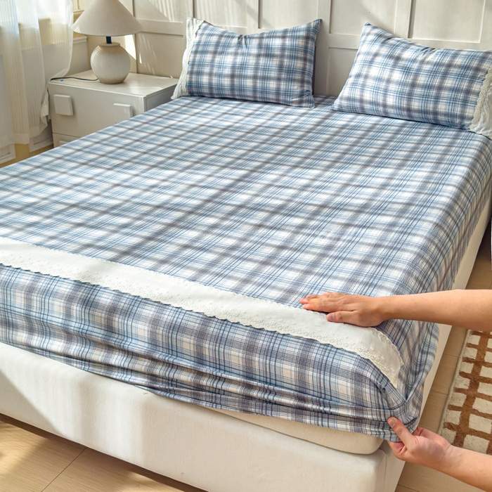 91家纺网 家纺一手货源 找家纺 富阿娜家纺 2026年新款小布袋简约复古花边床笠三件套 雾蓝格序