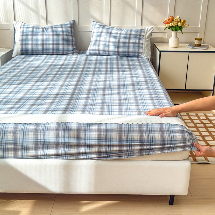 91家纺网 家纺一手货源 找家纺 富阿娜家纺 2026年新款小布袋简约复古花边床笠三件套 雾蓝格序