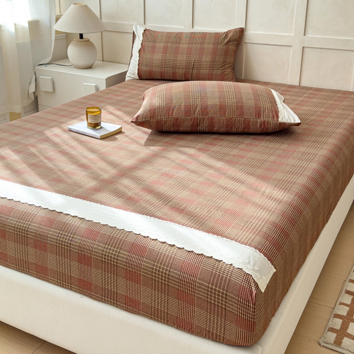 91家纺网 家纺一手货源 找家纺 富阿娜家纺 2026年新款小布袋简约复古花边床笠三件套 赤淘暖格