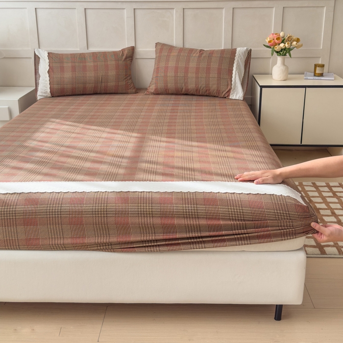 91家纺网 家纺一手货源 找家纺 富阿娜家纺 2026年新款小布袋简约复古花边床笠三件套 赤淘暖格