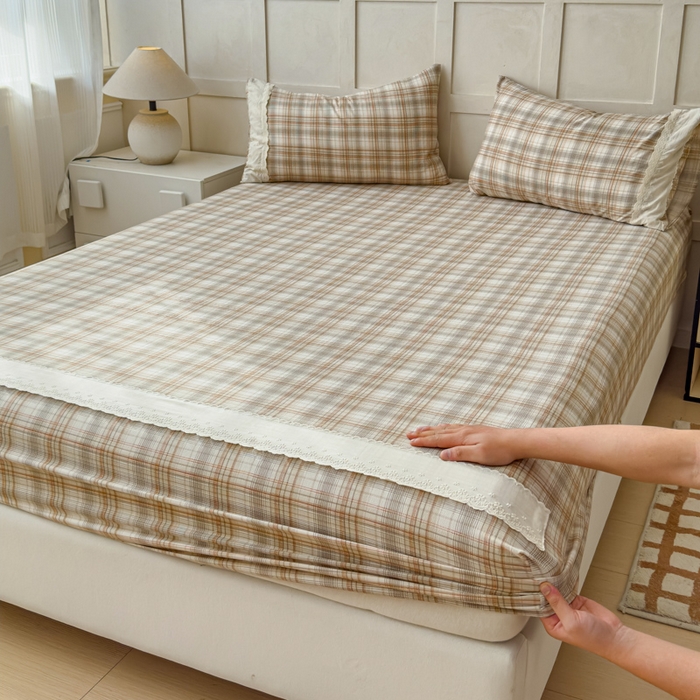 91家纺网 家纺一手货源 找家纺 富阿娜家纺 2026年新款小布袋简约复古花边床笠三件套 焦糖格纹