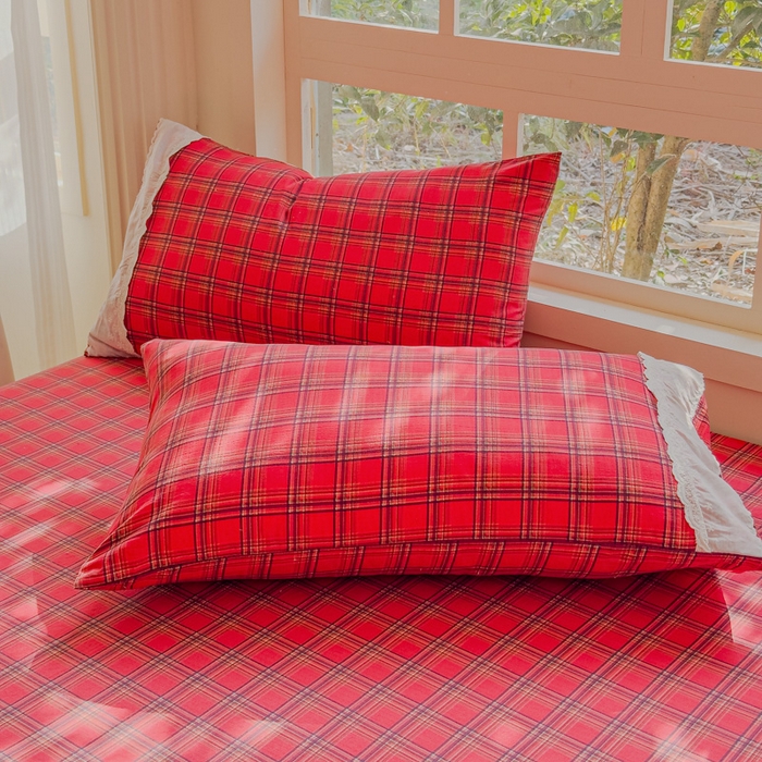 91家纺网 家纺一手货源 找家纺 富阿娜家纺 2026年新款小布袋简约复古花边床笠三件套 朱砂红格