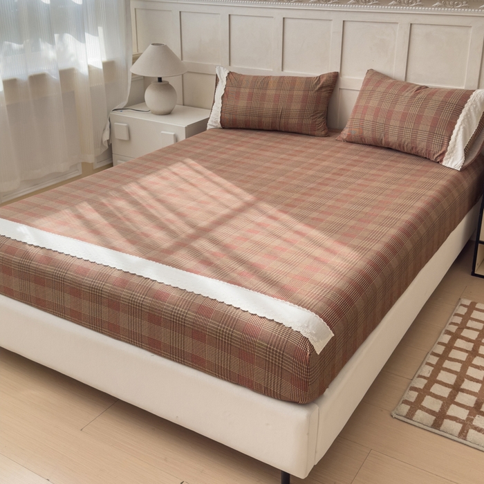 91家纺网 家纺一手货源 找家纺 富阿娜家纺 2026年新款小布袋简约复古花边床笠三件套 赤淘暖格