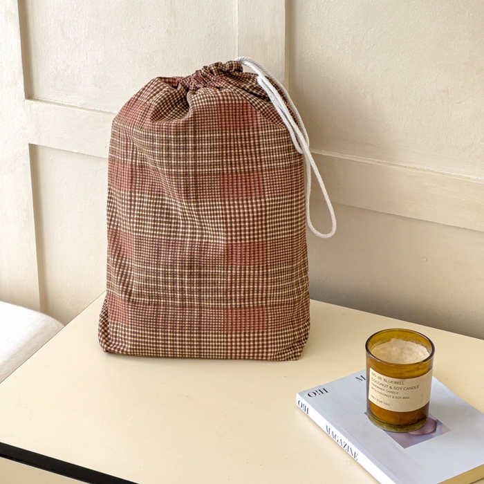 91家纺网 家纺一手货源 找家纺 富阿娜家纺 2026年新款小布袋简约复古花边床笠三件套 赤淘暖格