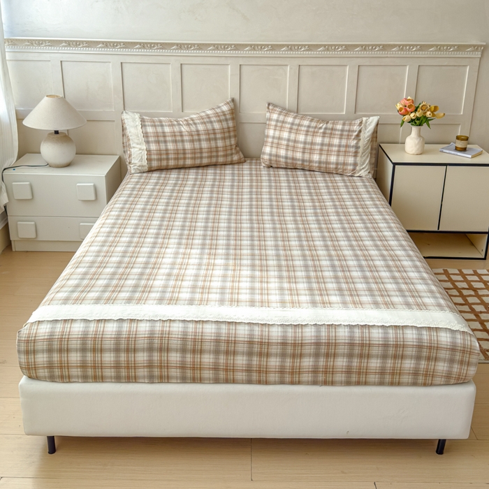 91家纺网 家纺一手货源 找家纺 富阿娜家纺 2026年新款小布袋简约复古花边床笠三件套 焦糖格纹