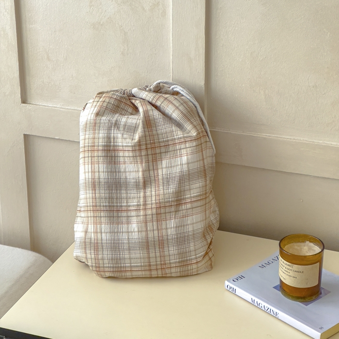 91家纺网 家纺一手货源 找家纺 富阿娜家纺 2026年新款小布袋简约复古花边床笠三件套 焦糖格纹