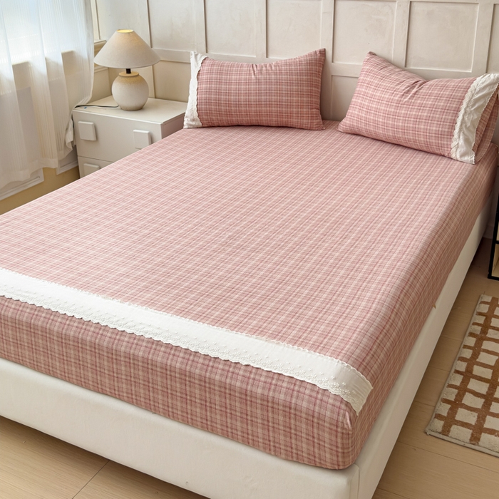 91家纺网 家纺一手货源 找家纺 富阿娜家纺 2026年新款小布袋简约复古花边床笠三件套 桃粉细格