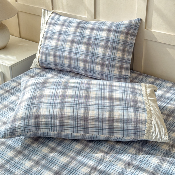 91家纺网 家纺一手货源 找家纺 富阿娜家纺 2026年新款小布袋简约复古花边床笠三件套 雾蓝格序