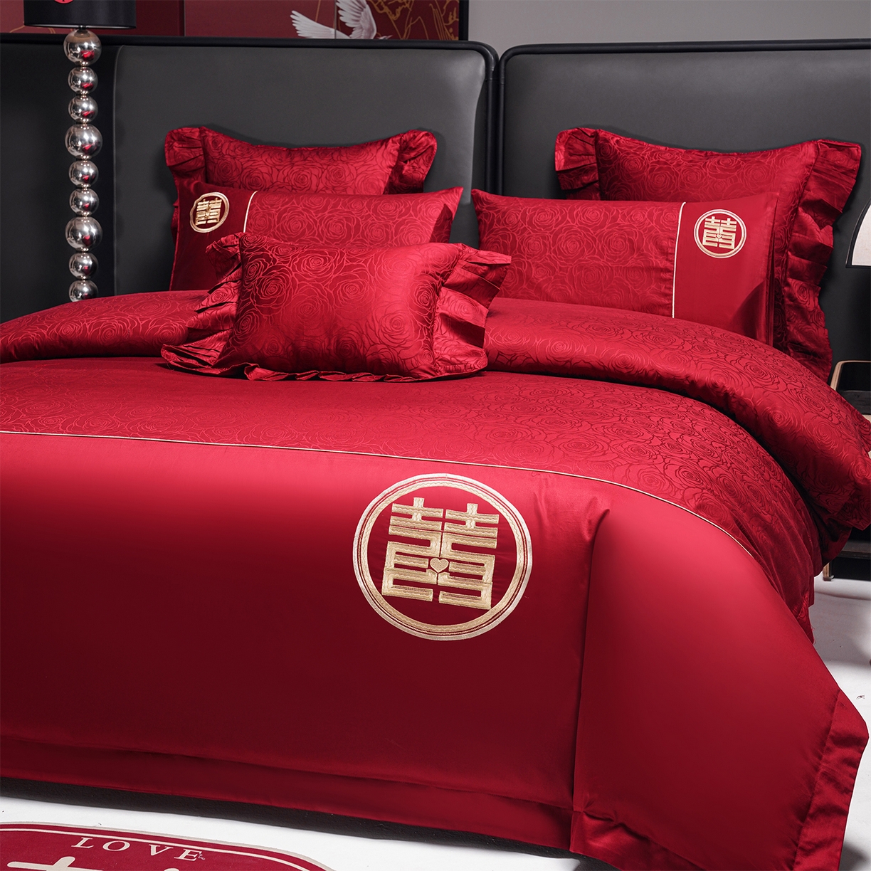 91家纺网 家纺一手货源 找家纺 用心 2026年新款双面长绒棉提花婚庆刺绣四件套 禧爱