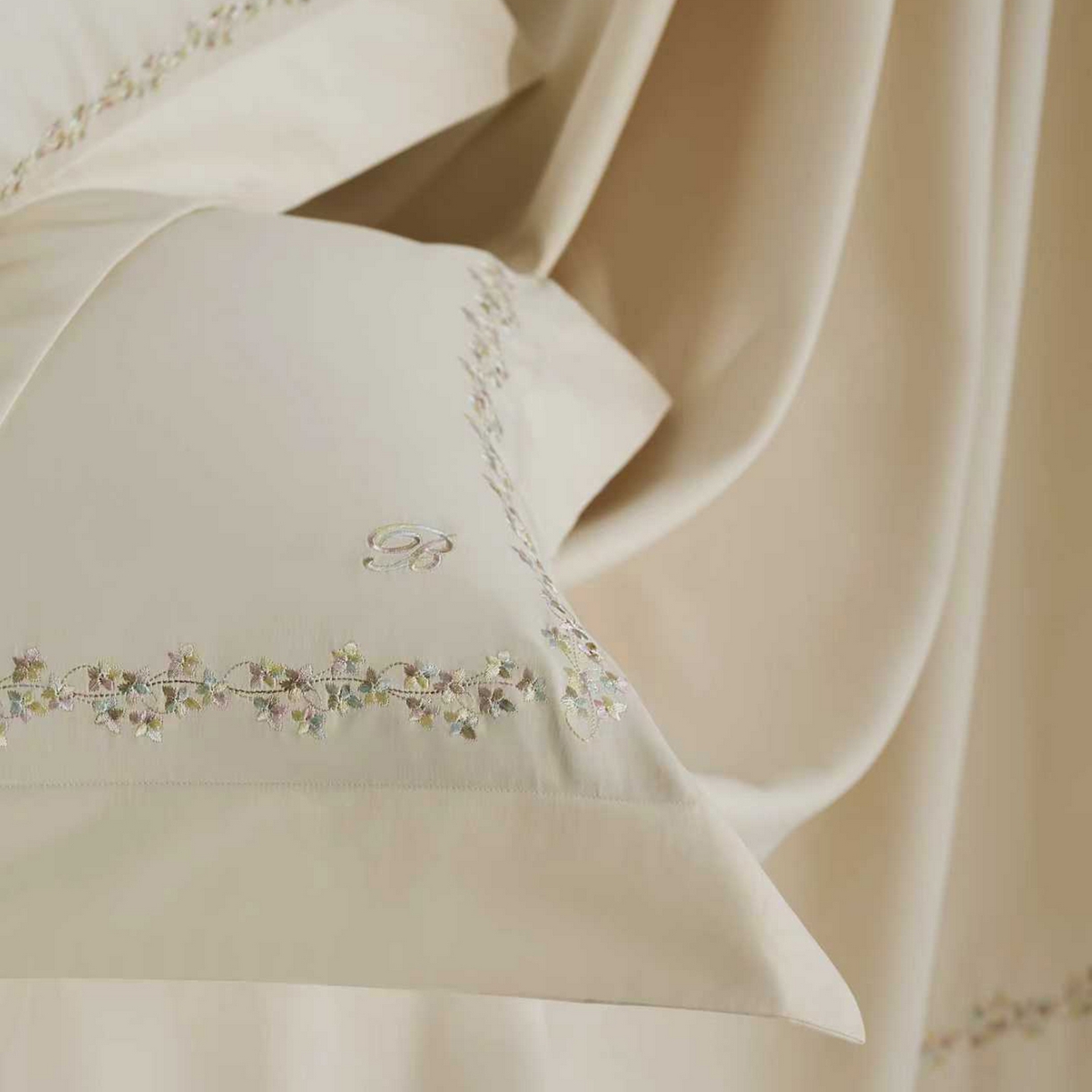 91家纺网 家纺一手货源 找家纺 嘉恋家纺 2025新款东帝兴全棉磨毛绣花四件套-情书系列 情书-米黄