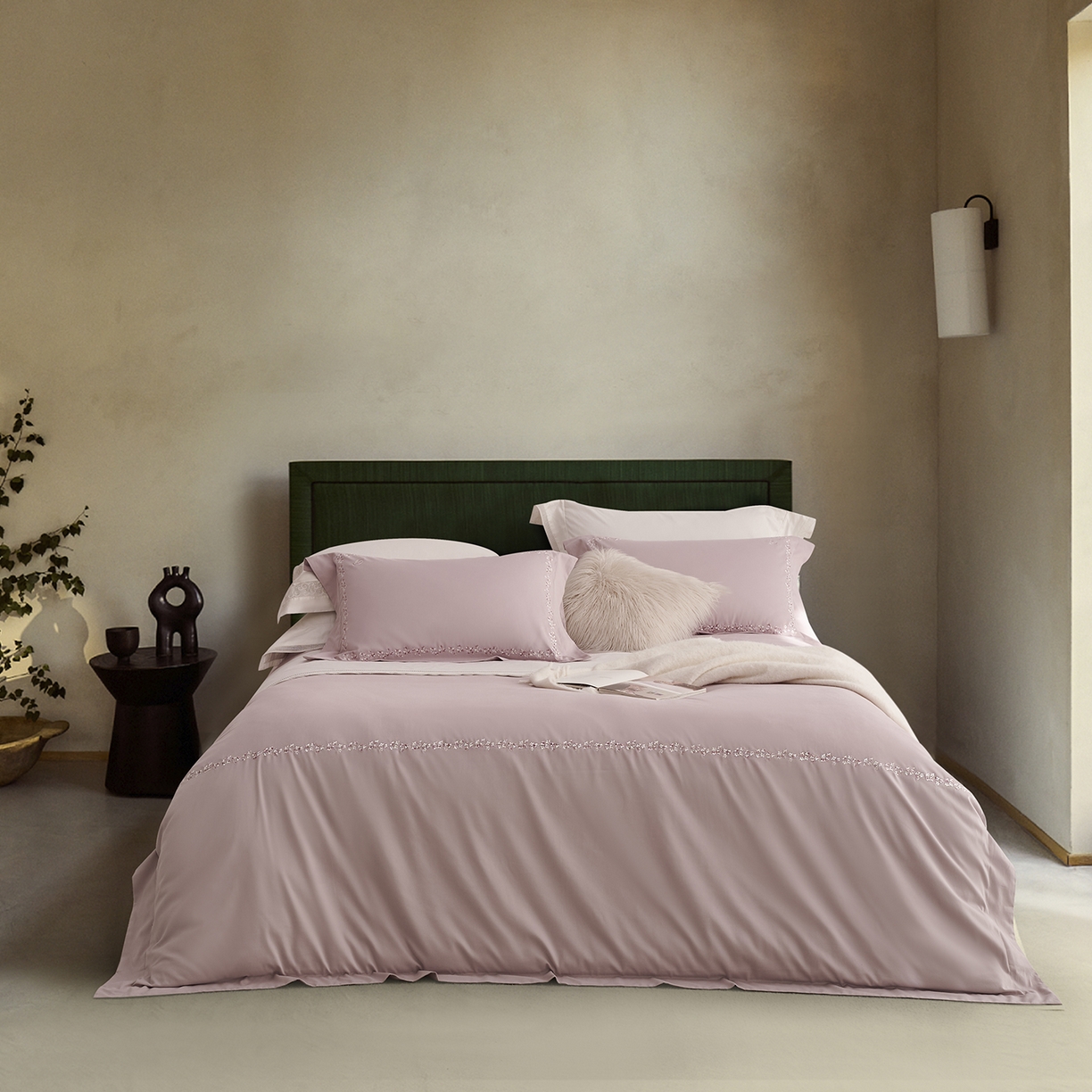 91家纺网 家纺一手货源 找家纺 （总）嘉恋 2023新款欧式高精密绣边锦缎提花四六件套