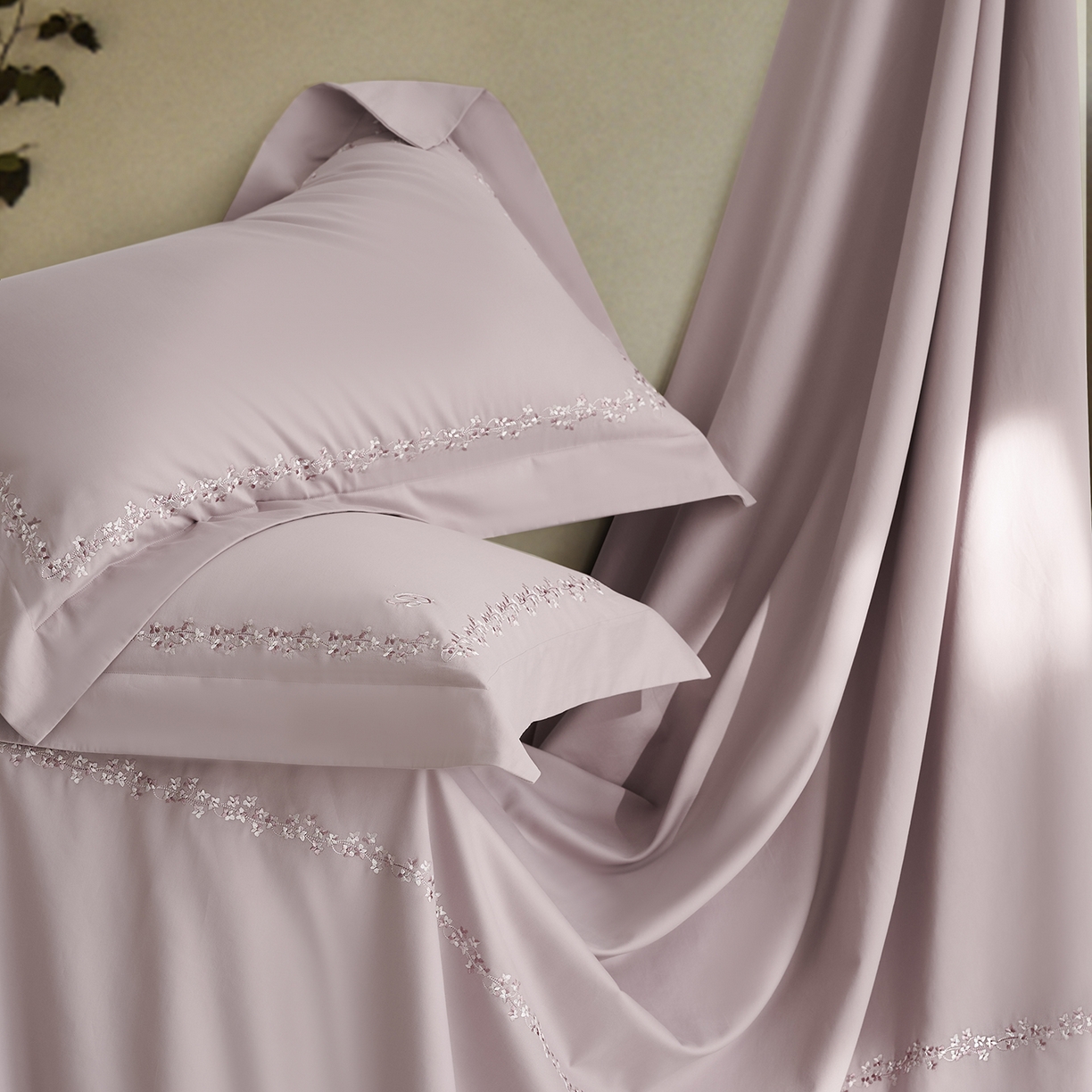 91家纺网 家纺一手货源 找家纺 嘉恋家纺 2025新款东帝兴全棉磨毛绣花四件套-情书系列 情书-豆沙粉