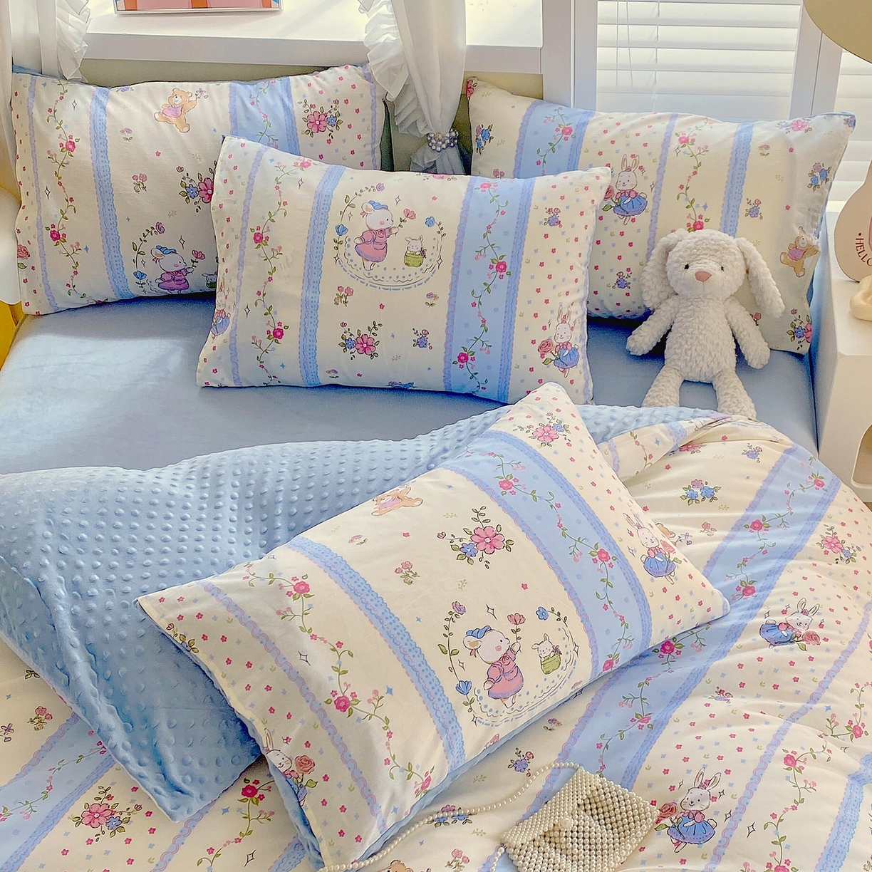 91家纺网 家纺一手货源 找家纺 金鑫汇家纺 2025新款全棉豆豆绒系列单枕套-棉加绒系列 棉加豆豆绒-快乐萌兔