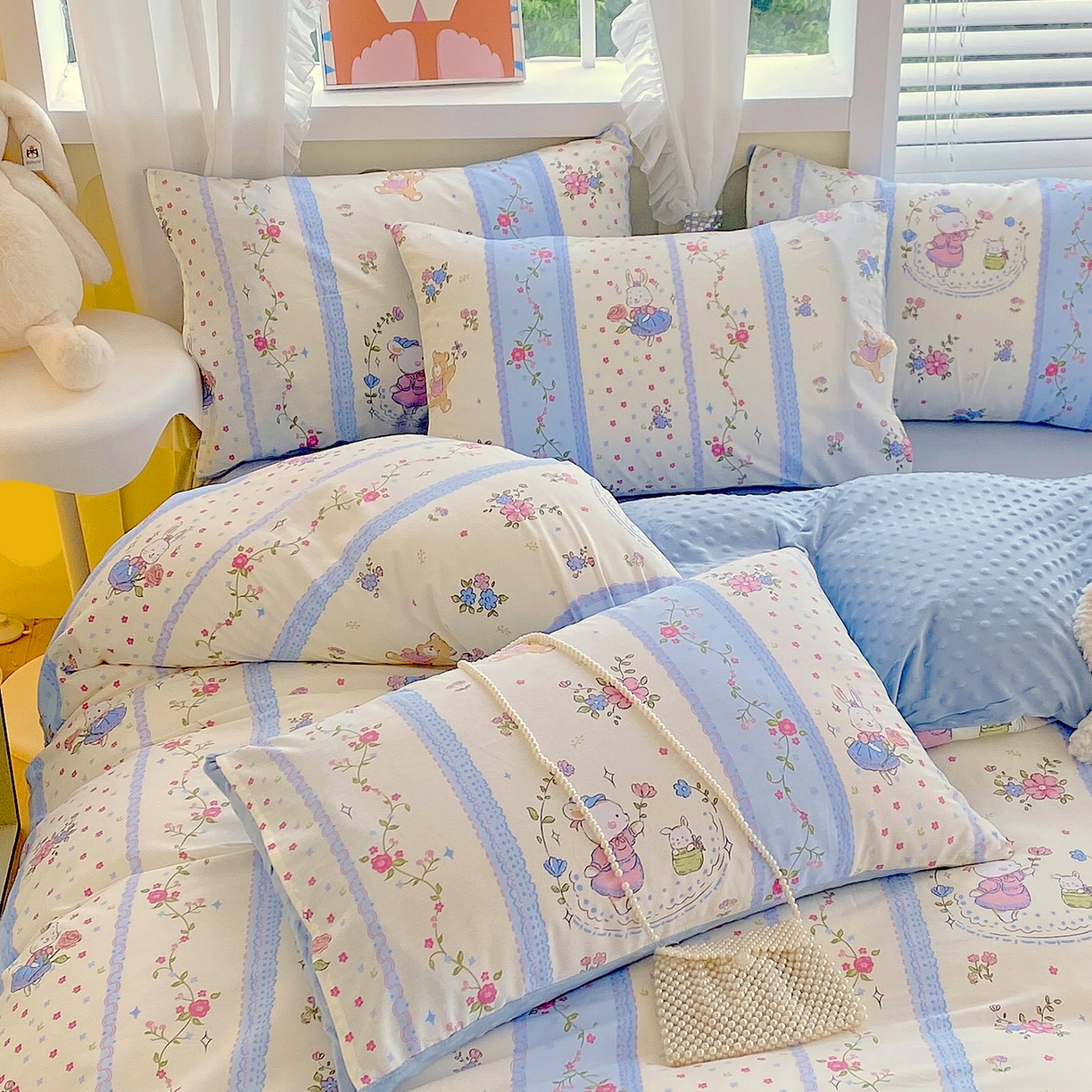 91家纺网 家纺一手货源 找家纺 金鑫汇家纺 2025新款全棉豆豆绒系列单枕套-棉加绒系列 棉加豆豆绒-快乐萌兔