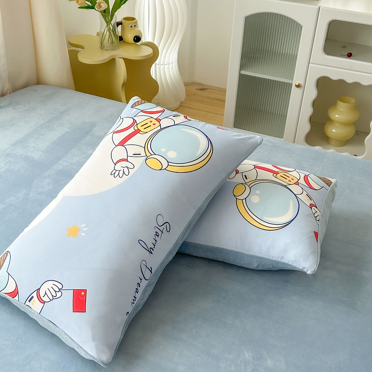 91家纺网 家纺一手货源 找家纺 金鑫汇家纺 2025新款全棉豆豆绒系列单枕套-棉加绒系列 棉加绒-翱翔太空