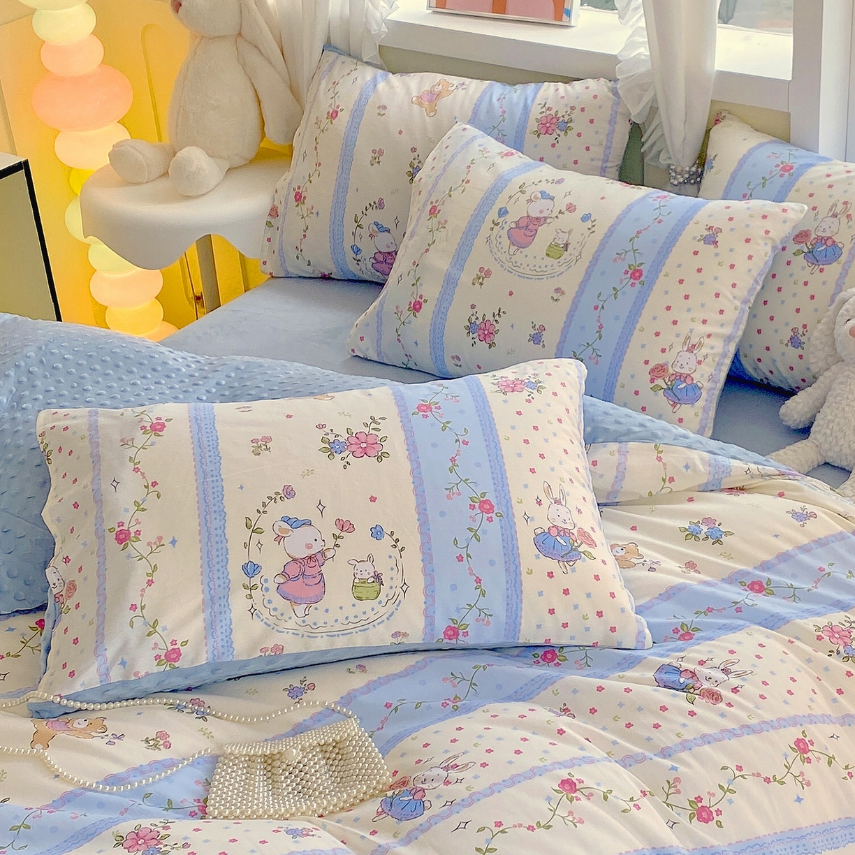 91家纺网 家纺一手货源 找家纺 金鑫汇家纺 2025新款全棉豆豆绒系列单枕套-棉加绒系列 棉加豆豆绒-快乐萌兔