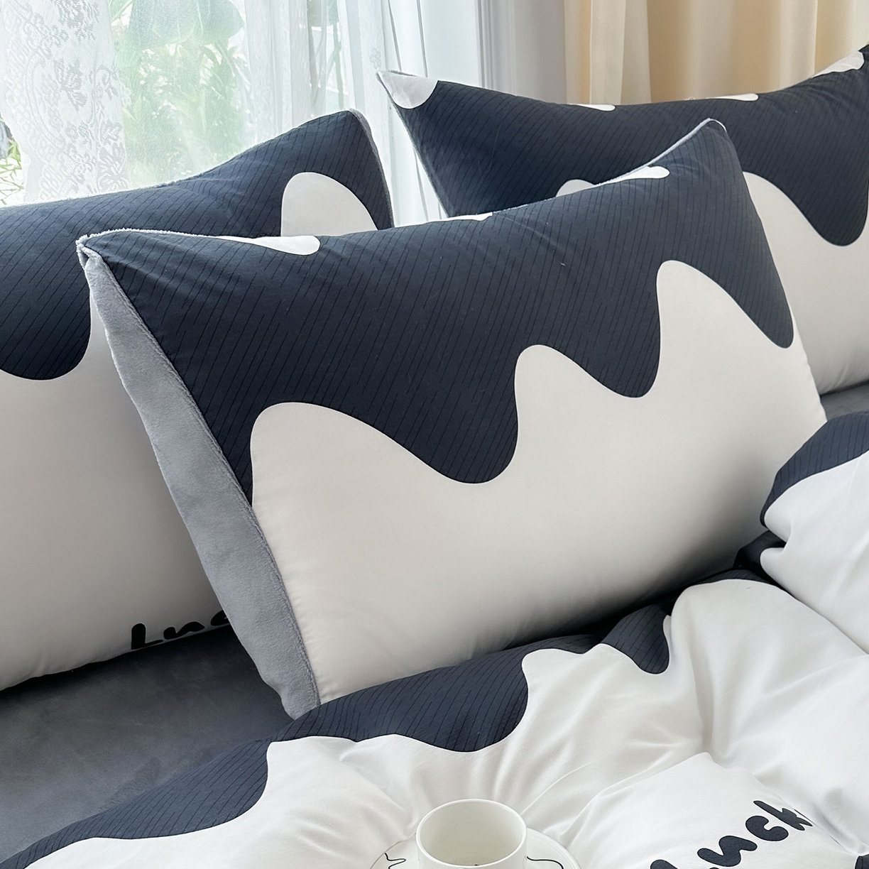 91家纺网 家纺一手货源 找家纺 金鑫汇家纺 2025新款全棉豆豆绒系列单枕套-棉加绒系列 棉加绒-波浪世界