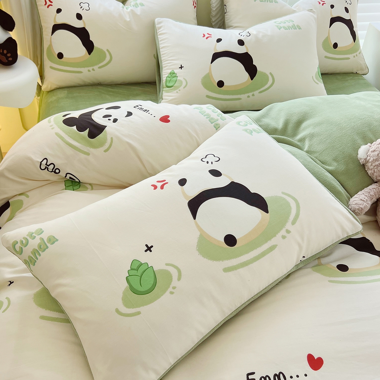 91家纺网 家纺一手货源 找家纺 金鑫汇家纺 2025新款全棉豆豆绒系列单枕套-棉加绒系列 棉加绒-熊猫乐园