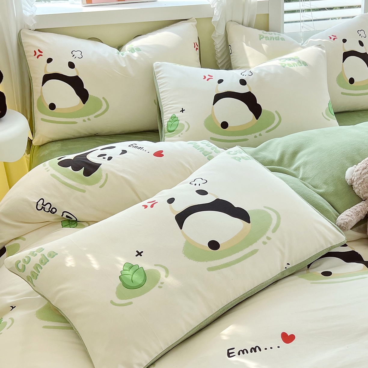 91家纺网 家纺一手货源 找家纺 金鑫汇家纺 2025新款全棉豆豆绒系列单枕套-棉加绒系列 棉加绒-熊猫乐园