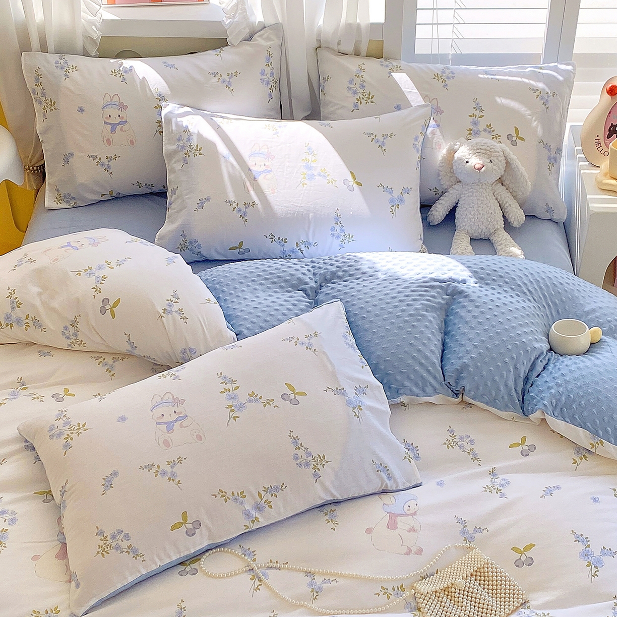 91家纺网 家纺一手货源 找家纺 金鑫汇家纺 2025新款全棉豆豆绒系列单枕套-棉加绒系列 棉加豆豆绒-花丛兔