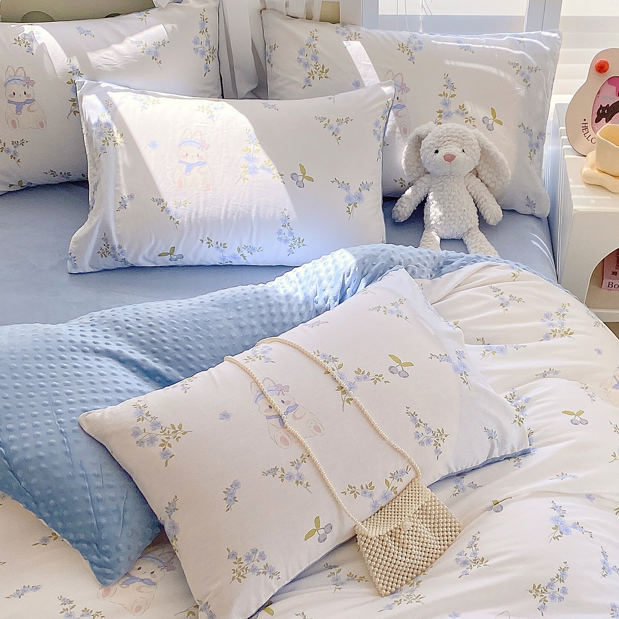 91家纺网 家纺一手货源 找家纺 金鑫汇家纺 2025新款全棉豆豆绒系列单枕套-棉加绒系列 棉加豆豆绒-花丛兔