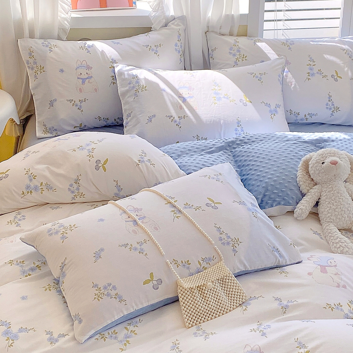 91家纺网 家纺一手货源 找家纺 金鑫汇家纺 2025新款全棉豆豆绒系列单枕套-棉加绒系列 棉加豆豆绒-花丛兔